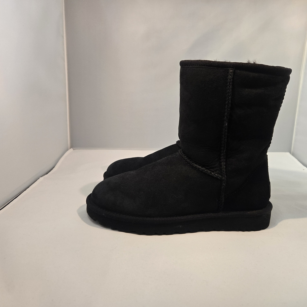 Classic Black Shearling Lined Short Boot
